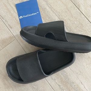 The Cloudies. NWT, women’s black size 9-9.5 (40-41). New $30…asking $15